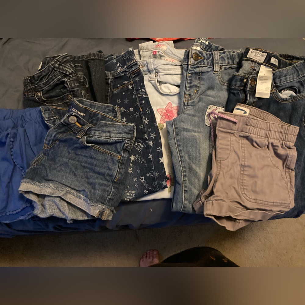 Kids size 8. 3 shorts 5 pants gently worn great condition. Osh kosh old navy